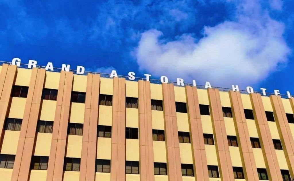 Astoria Grand
