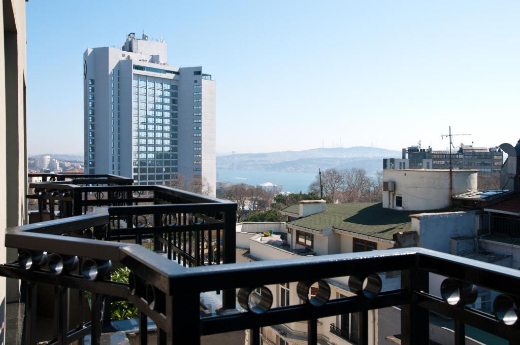 RIVA HOTEL