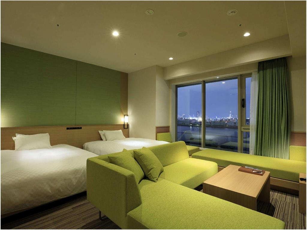 THE SINGULARI and SKYSPA AT UNIVERSAL