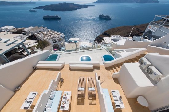 ON THE CLIFF SUITES